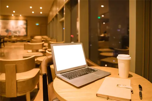 新疆草原的人怎么生活